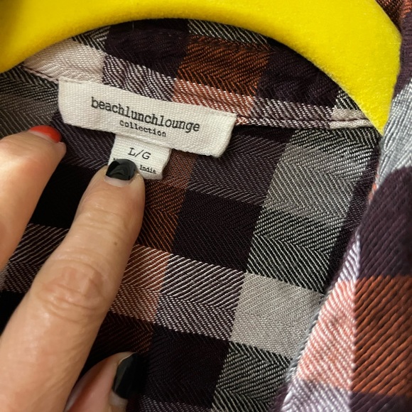 BeachLunchLounge flannel button down - size large - Picture 4 of 4